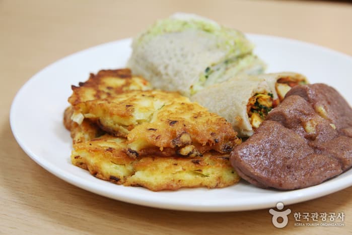 청사초롱_평창·강릉·정선 전통시장의 줄 서는 맛_정선아리랑시장 메밀부치기08